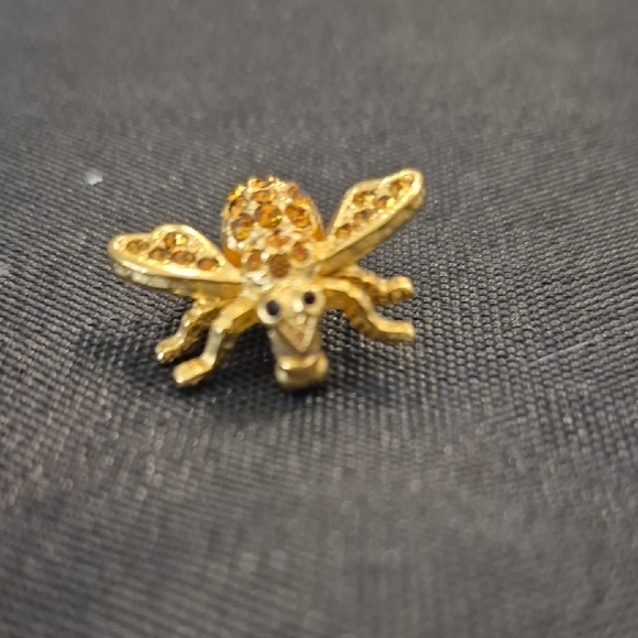 Joan Rivers Vintage Rhinestone And Gold Bee Brooch - Picture 2 of 5